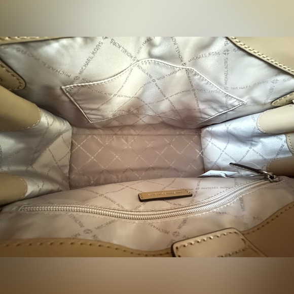 Michael Kors Hamilton MD Crocodile-Embossed Shoulder Bag Camel - Picture 10 of 14